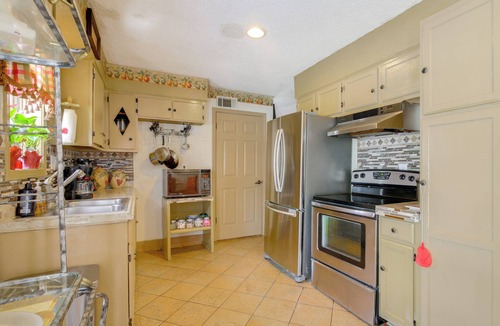 Whitehaven House | Cozy Corner in Memphis - 4 Miles to Graceland!