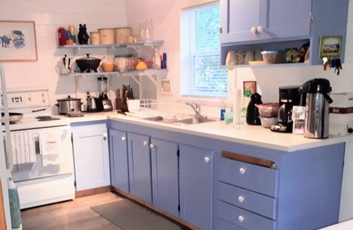 Winnipeg Beach Cottage | Cozy Cottage 1 block from Lake