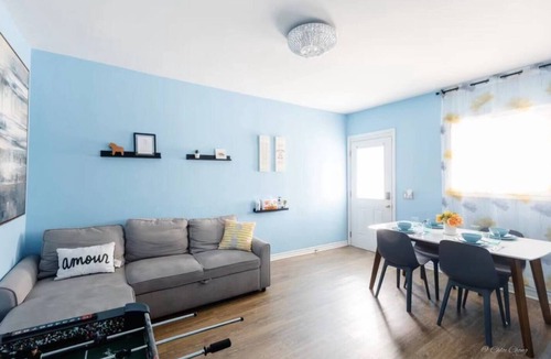 Niagara Falls House | Cozy Cottage-Walk To Cliffton&Falls/Central Attraction