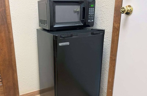 Silver Creek Village Apartment | Cozy Efficiency at the Lodge - Lake Buchanan