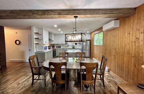 Harrington Cottage | Cozy front lake cottage