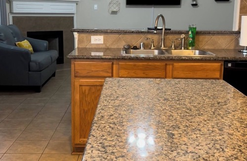 Spring House | Cozy Home in Spring,TX with AC/WiFi/Laundry . 20 mins from IAH Airport