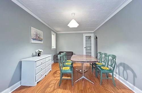 Fallingbrook House | Cozy Home In Toronto CL to Downtown, Bluff Park & Lake Trails