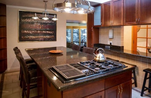 Alyeska House | Cozy home perfect for 2 families. Alaska Locals Spring Special!
