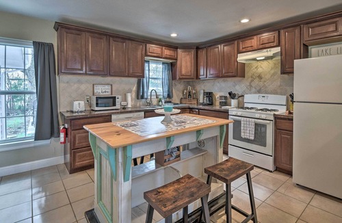 Whitney House | Cozy Home w/Fire Pit: 3 Mi to Lake Whitney!