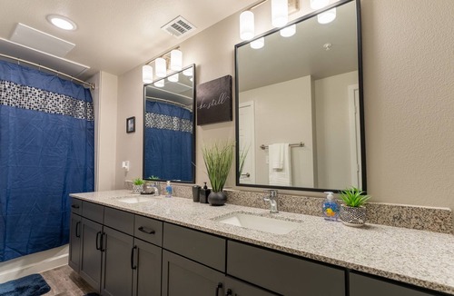 Rowlett Apartment | Cozy King Bed Suite Near the lake. Free Parking & W/D - B