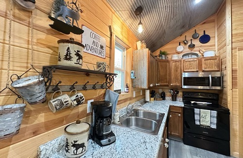 Jones Mills Cabin | Cozy Lake Access Cabin with Hot Tub and Fire Pit!