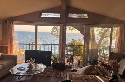 Lowbanks Villa | Cozy Lakefront Escape | Records, Board Games & Firepit
