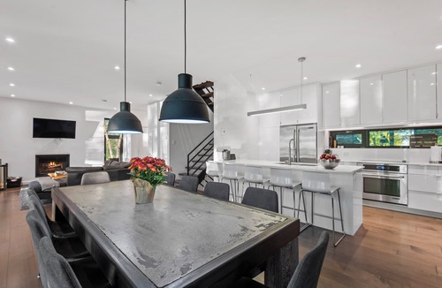 Saint-Armand Villa | Cozy lakefront Retreat with Spa Pet Friendly