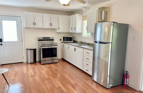 Greenbank Cottage | Cozy Lakeside Cottage on Lake Scugog
