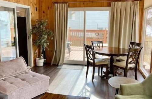 Greenbank Cottage | Cozy Lakeside Cottage on Lake Scugog