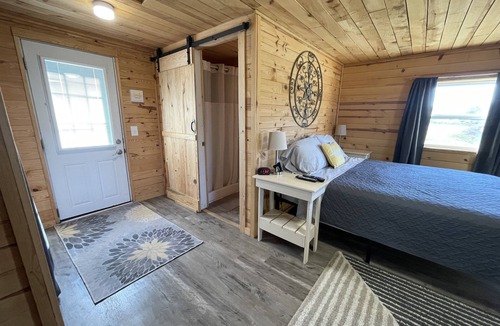 Everton Cottage | cozy Little House next to Pond w/scenic farm views. Pet friendly!