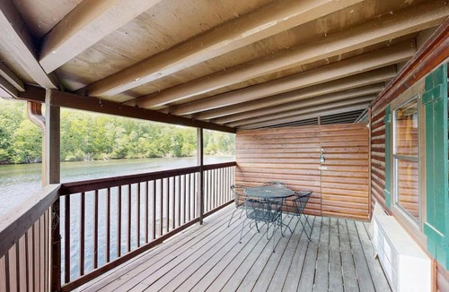 Mountain Pine Apartment | Cozy Lodge - Unit 1