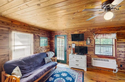 Mountain Pine Apartment | Cozy Lodge - Unit 1