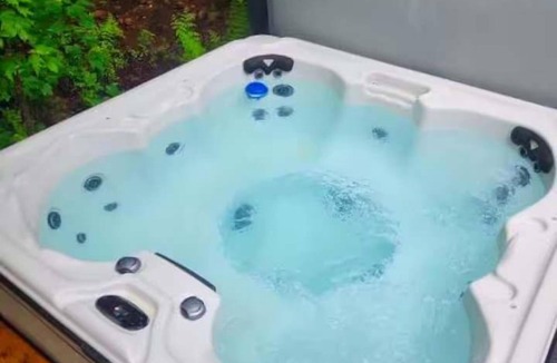 Lac Superieur Village Ski Chalet | Cozy Log Cabin with Spa - 3 min of Tremblant
