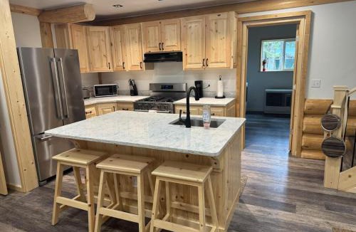 Gustavus House | Cozy log home