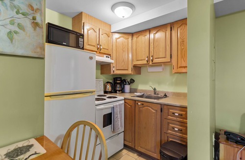 Waterford Valley Apartment | Cozy Manor Studio Parking WiFi