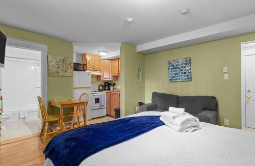 Waterford Valley Apartment | Cozy Manor Studio Parking WiFi