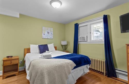Waterford Valley Apartment | Cozy Manor Studio Parking WiFi