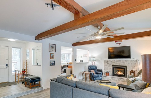 Badger House | Cozy North Pole Home w/ Mountain & Aurora Views!