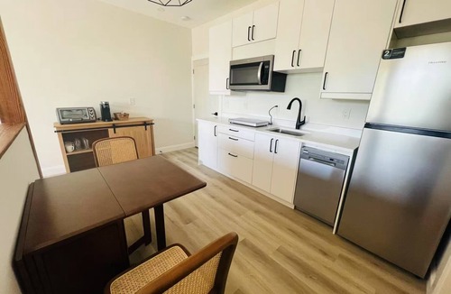 Yellow Point Apartment | Cozy Oceanfront Studio with King bed/Beach Access