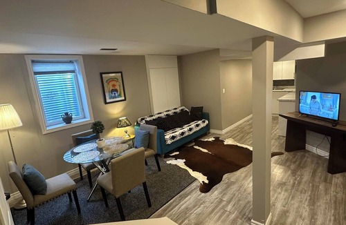 Oshawa Apartment | Cozy peaceful stay for 4 guests + 2 beds + 1 Bath