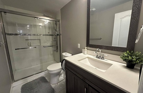 Oshawa Apartment | Cozy peaceful stay for 4 guests + 2 beds + 1 Bath