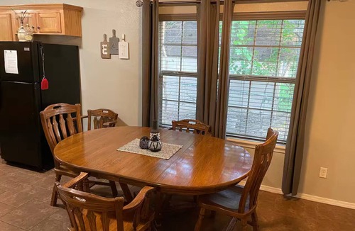 Fort Smith House | Cozy Pet-Friendly 3BR Duplex with Fast WiFi only Minutes to Casino