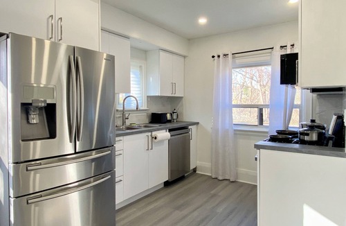 Pickering House | Cozy Pickering Lakeside Home