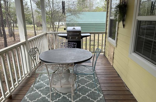 Clinton Cottage | COZY PRIVATE COTTAGE CLOSE TO THE LAKE