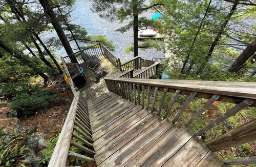 Gravenhurst Ski Chalet | Cozy Private Waterfront Cottage