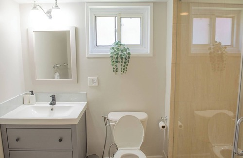 Pleasant View House | Cozy Retro Suite with Garden Walkout, Games & Lounge!