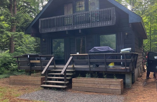 Bracebridge Cabin | Cozy River Side Cabin