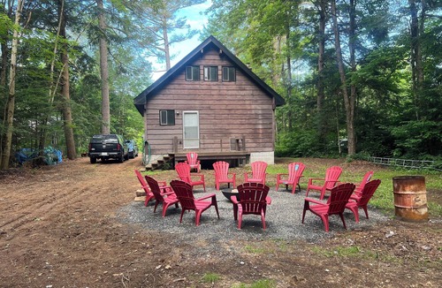 Bracebridge Cabin | Cozy River Side Cabin