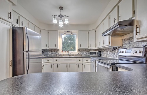 Saint-Jean-de-Matha Cottage | Cozy Riverfront Property