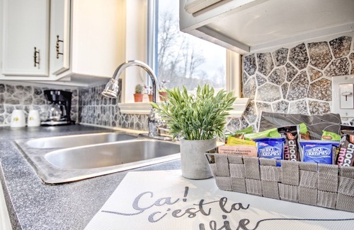 Saint-Jean-de-Matha Cottage | Cozy Riverfront Property
