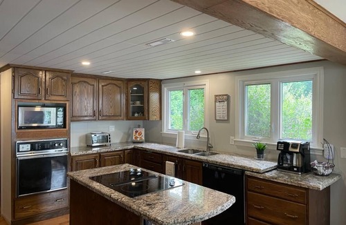 Merrickville-Wolford Cottage | Cozy Riverfront Cottage by Rideau River