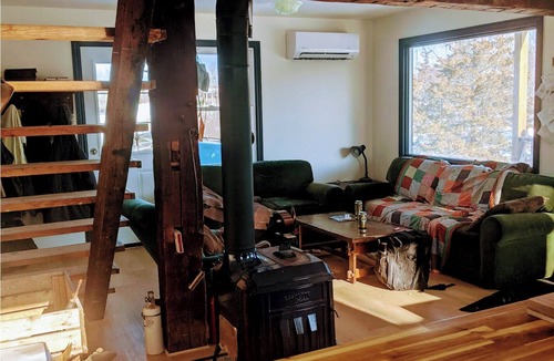 Ivanhoe House | Cozy rural getaway. 5 acres with pond and forest. Family/pet friendly!