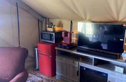 Miller Grove RV Rental | Cozy Safari Tent with Gorgeous Lake Views in Lone Oak, Texas