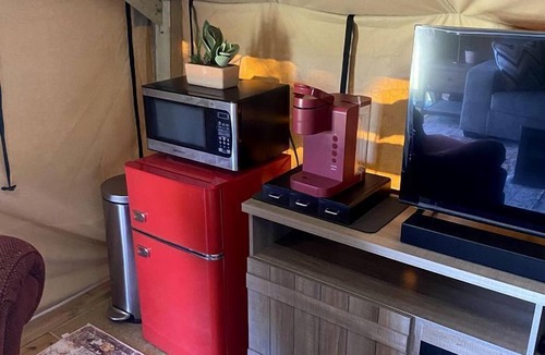 Miller Grove RV Rental | Cozy Safari Tent with Gorgeous Lake Views in Lone Oak, Texas
