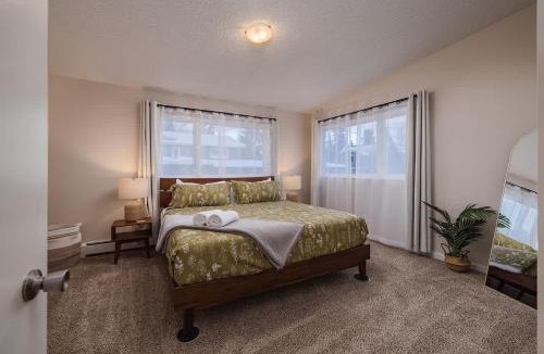 South Addition Apartment | Cozy South Addition Downtown Getaway - King Beds