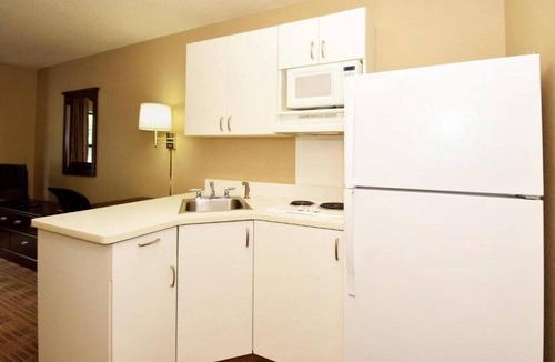 Amherst Apartment | Cozy Studio 6 Buffalo|1 King Bed,Nsmk|Kitchen