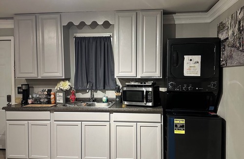 Spring Apartment | Cozy studio Generac backup powered equipped with washer&dryer. Hablo espanol