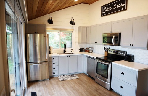 Gannon Village Cottage | Cozy Waterfront cottage on Buckhorn lake with hot tub