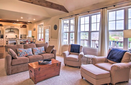 Eucha Cottage | Cozy Waterfront Grand Lake Cottage w/ Deck