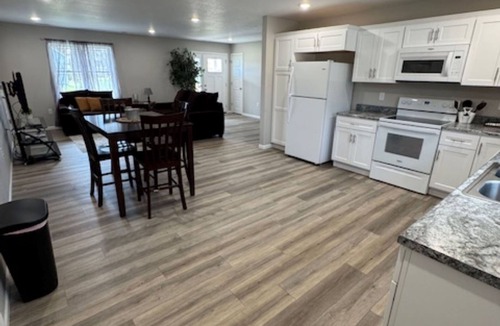 Seymour House | Cozy West Duplex