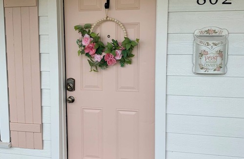 McKinney Cottage | Crape Myrtle Cottage in McKinney Historic District