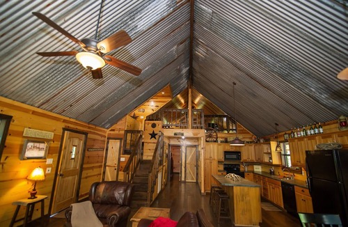 Broken Bow Cabin | Crazy Horse is a charming Hochatown Cabin with all the Amenities.