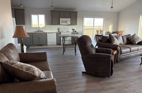 Valley County House | Creek Retreat Passage