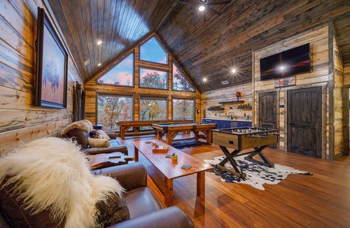 Pickens Cabin | Creekside 6BR Retreat w/UTV Trails & Hot Tub & Pet-Friendly